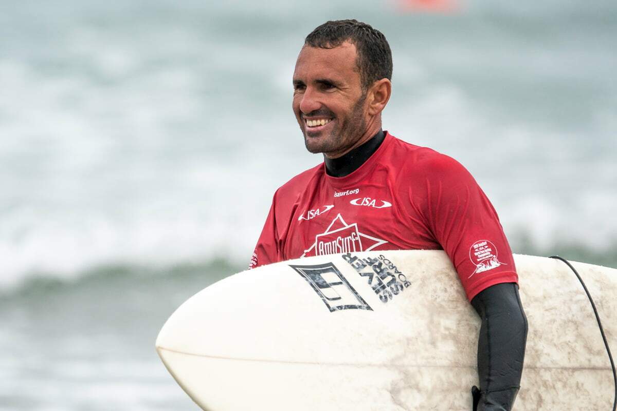 Trio fez parte da seleção brasileira campeã geral no ISA World Para Surfing Champioship. No destaque, Mike Richard