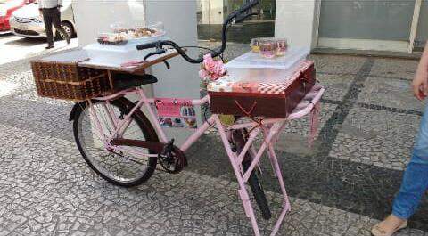 Fernanda levava os doces na bicicleta para vender pelas ruas de Santos