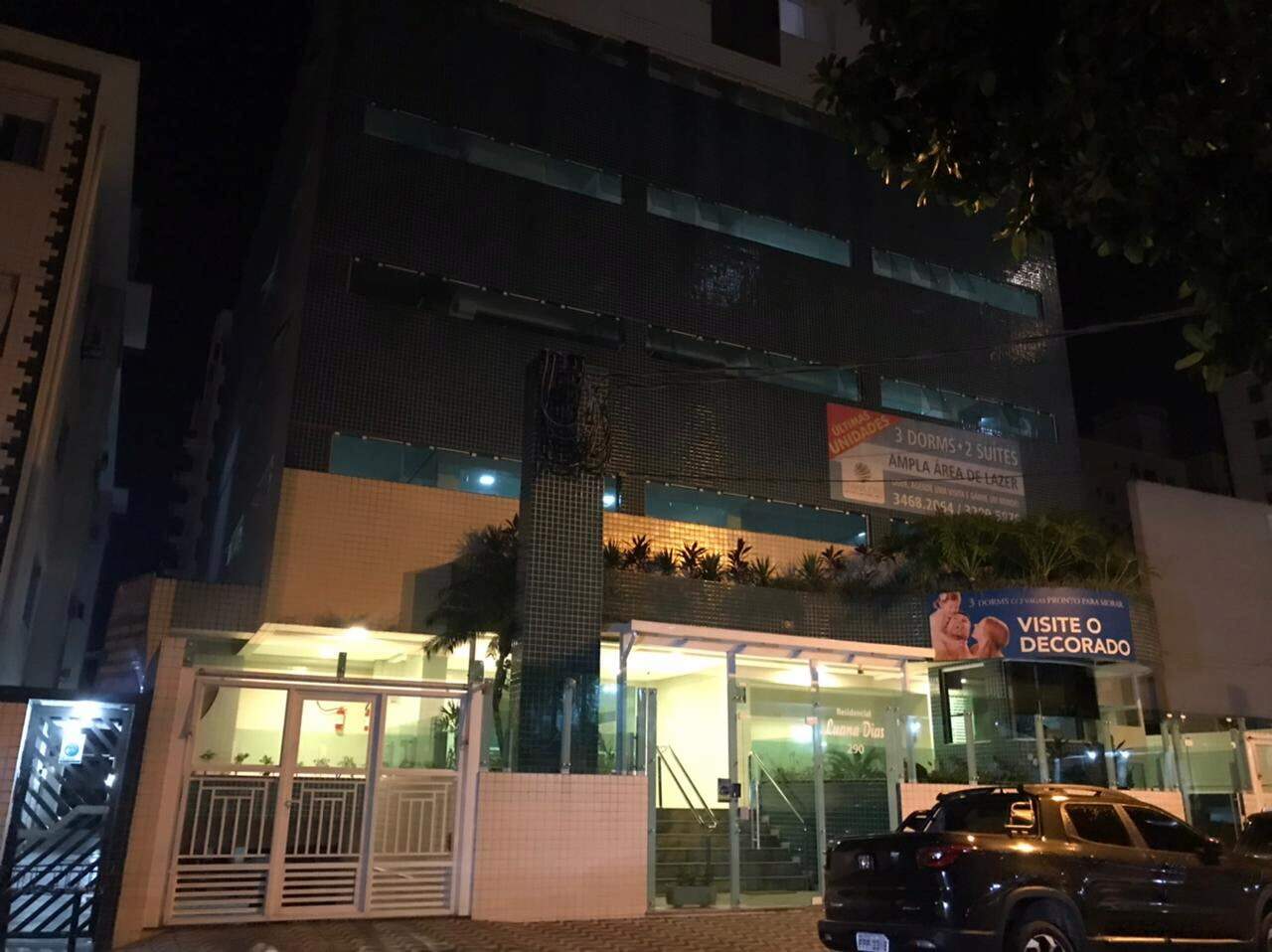 Edifício onde criminosos realizaram arrastão no Itararé, em São Vicente