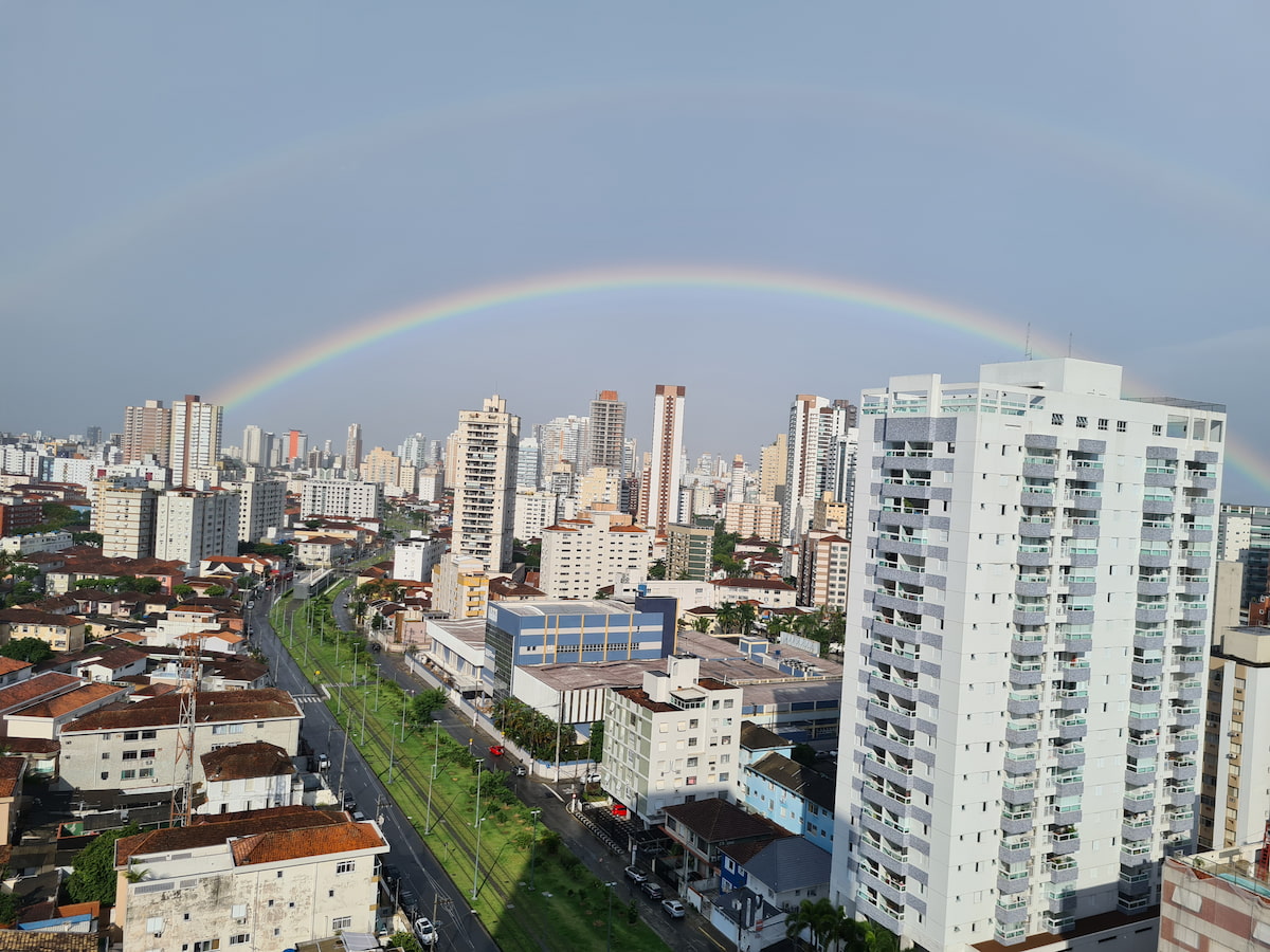 No Marapé, em Santos, o internauta Vinicius Carrasco também conseguiu registrar o fenômeno