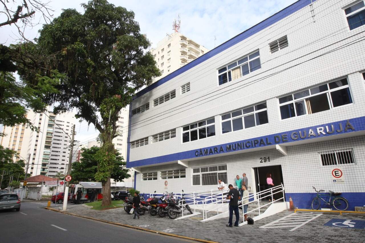 Polêmica envolve sete dos 17 vereadores da Câmara de Guarujá
