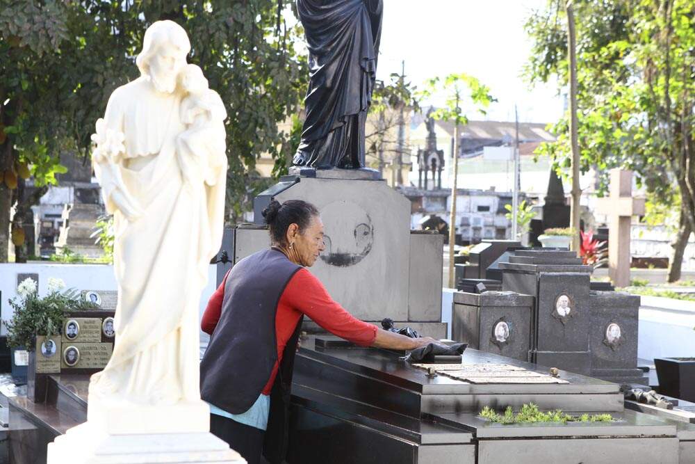 Cemitérios de Santos devem receber até 25 mil visitantes no feriado 