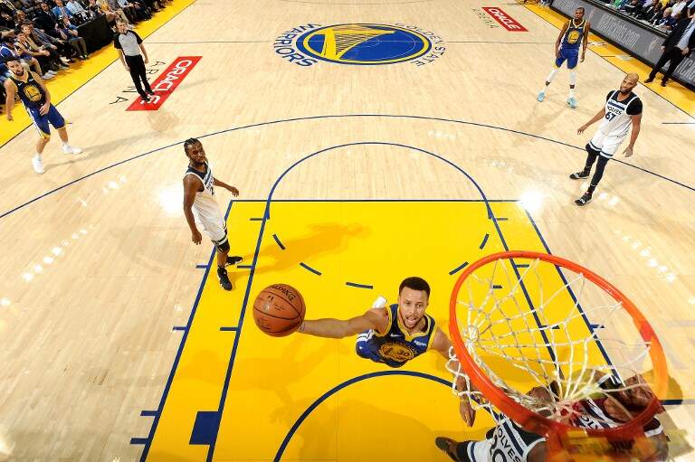 Stephen Curry marcou 28 pontos para o Golden State Warriors 