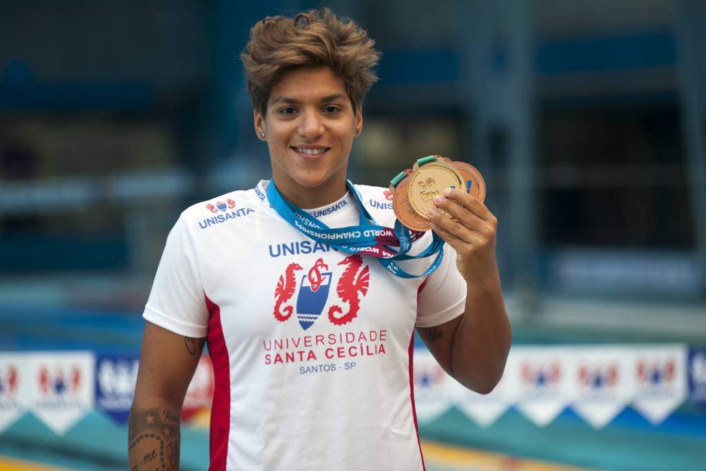Ana Marcela Cunha é a maior medalhista brasileira em mundiais de esportes olímpicos