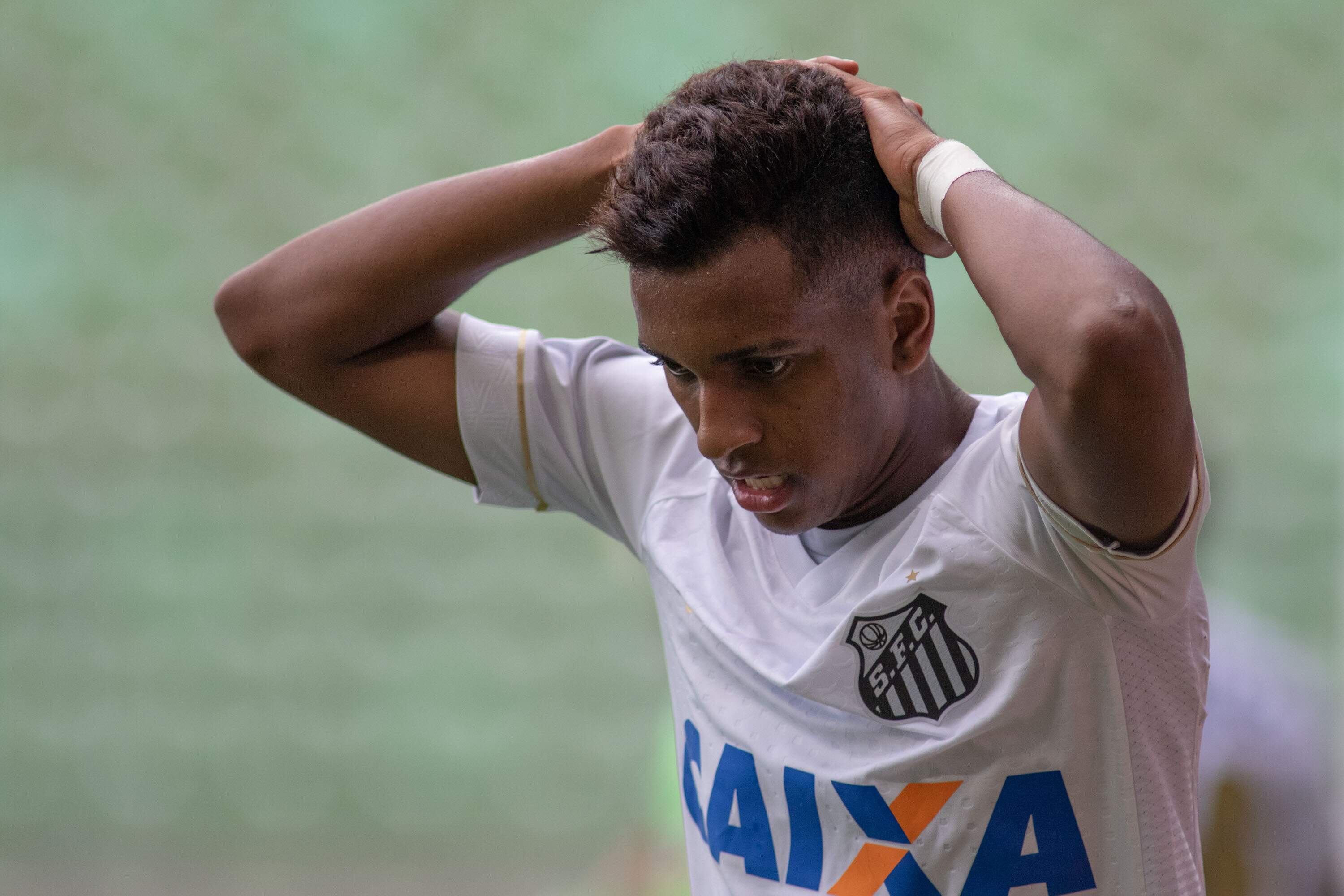 Após mais uma derrota, Santos fica longe de uma vaga na pré-Libertadores