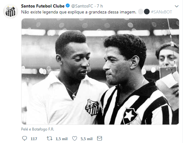 Pelé (esquerda) Garricha (direita) com as camisas do Peixe e do time carioca