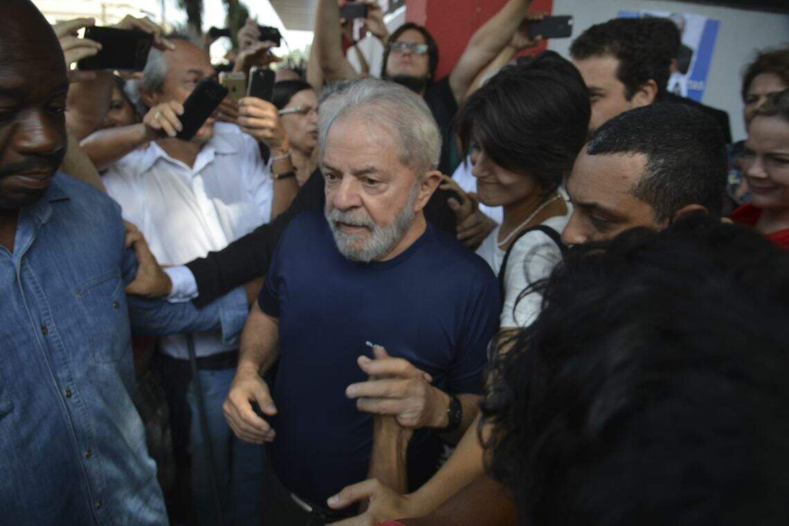 Lula foi sentenciado a 12 anos e um mês de reclusão por corrupção e lavagem de dinheiro