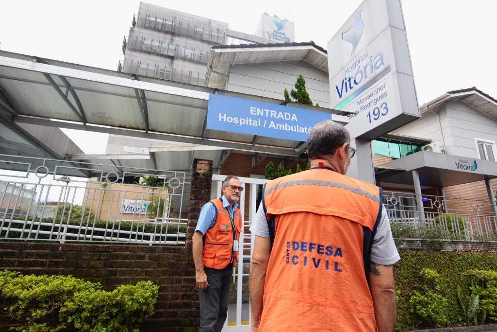 Técnicos da Defesa Civil realizaram vistoria no hospital na manhã desta quarta-feira (28)
