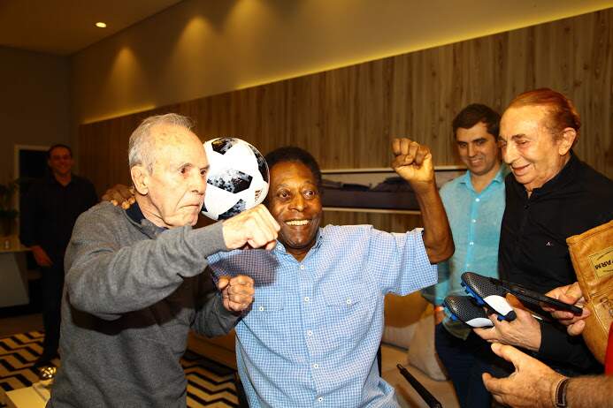 Pelé esteve ao lado do bicampeão mundial de boxe, Éder Jofre 