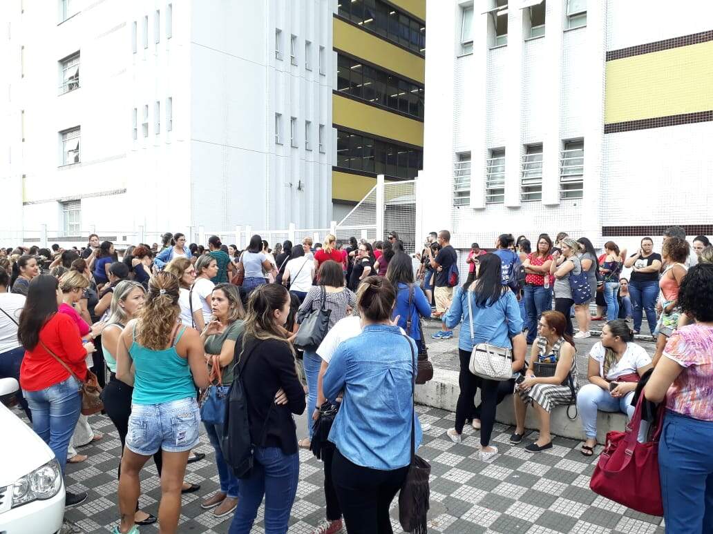 Mais de 7 mil pessoas fizeram a prova em busca de uma vaga para professor adjunto em Santos