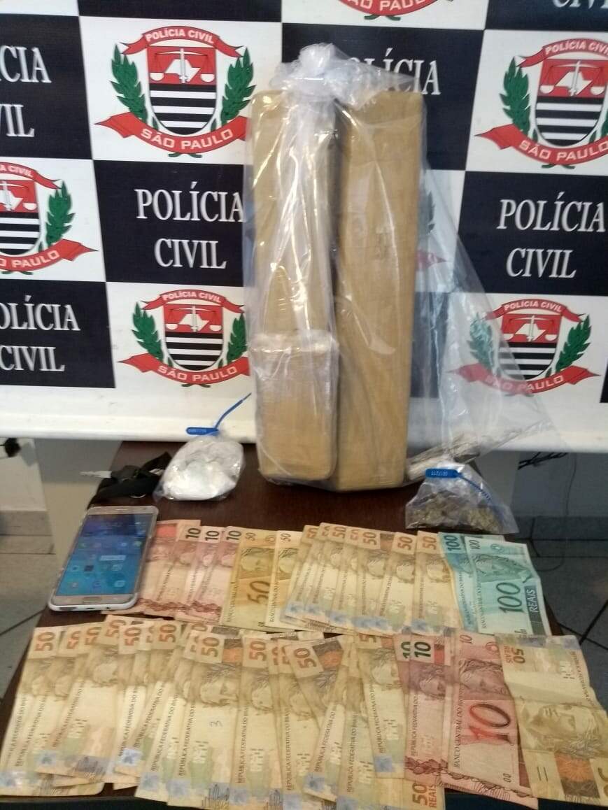 Policiais da Dise localizaram três quilos de maconha e 32 gramas de cocaína na casa do serralheiro