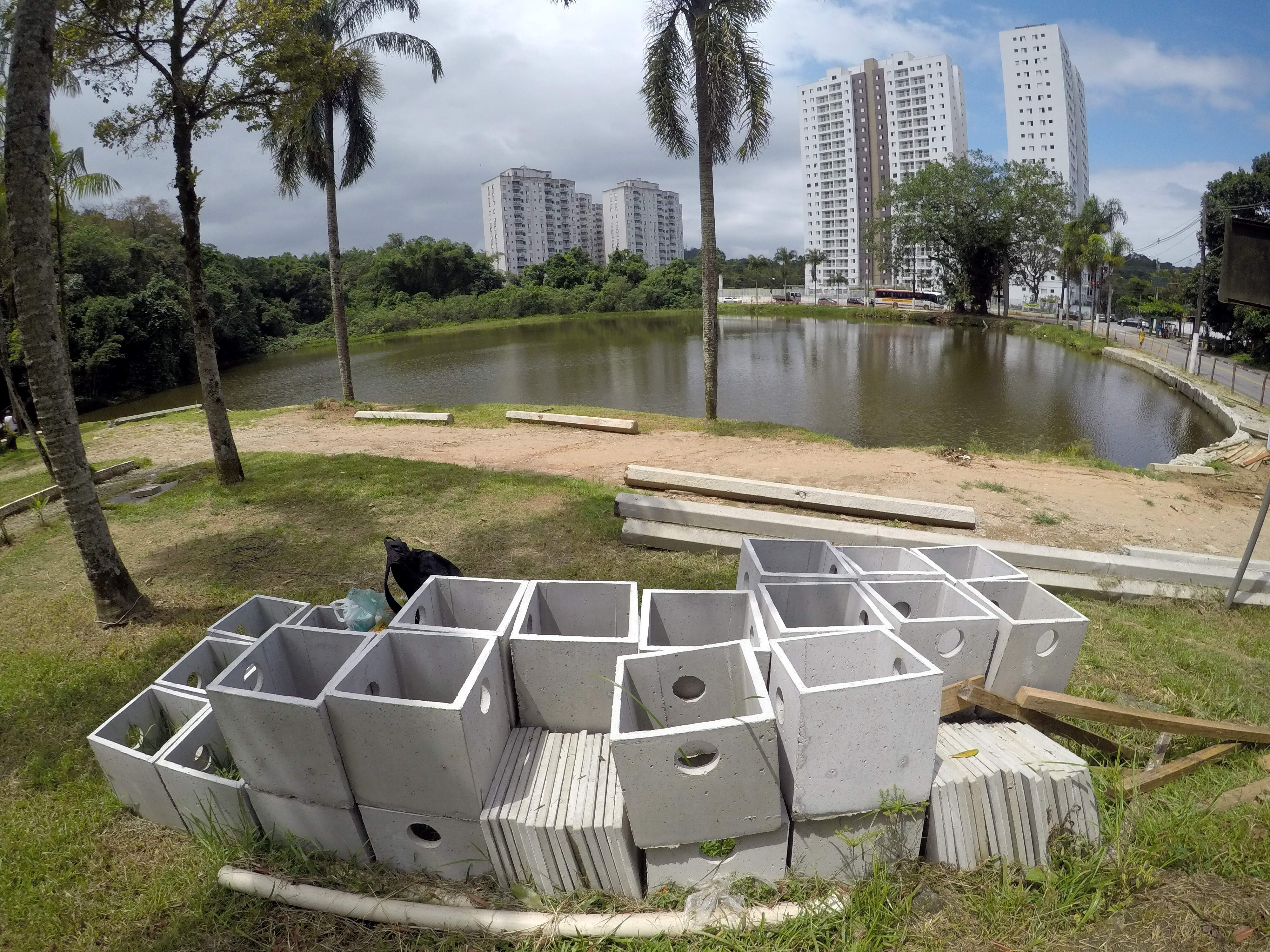 Projeto prevê um deck de concreto, gramado e novo playground