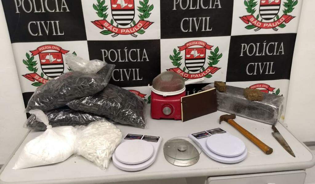 Três homens foram presos acusados de armazenar e distribuir drogas no Gonzaguinha, em São Vicente