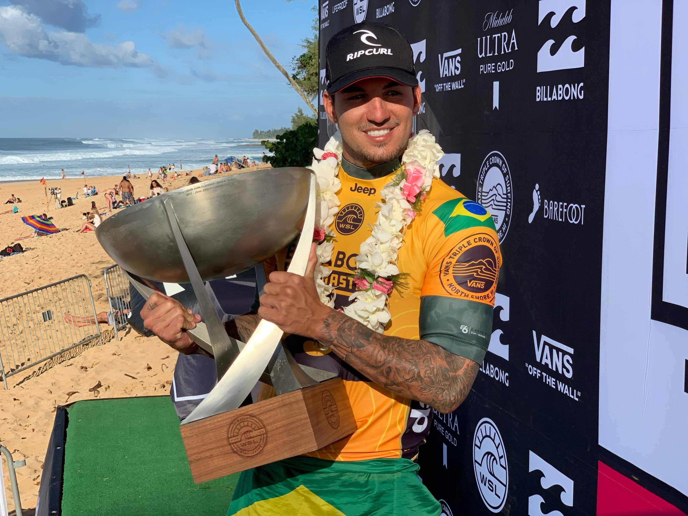Com bicampeonato, surfista se torna único brasileiro a ter esse título