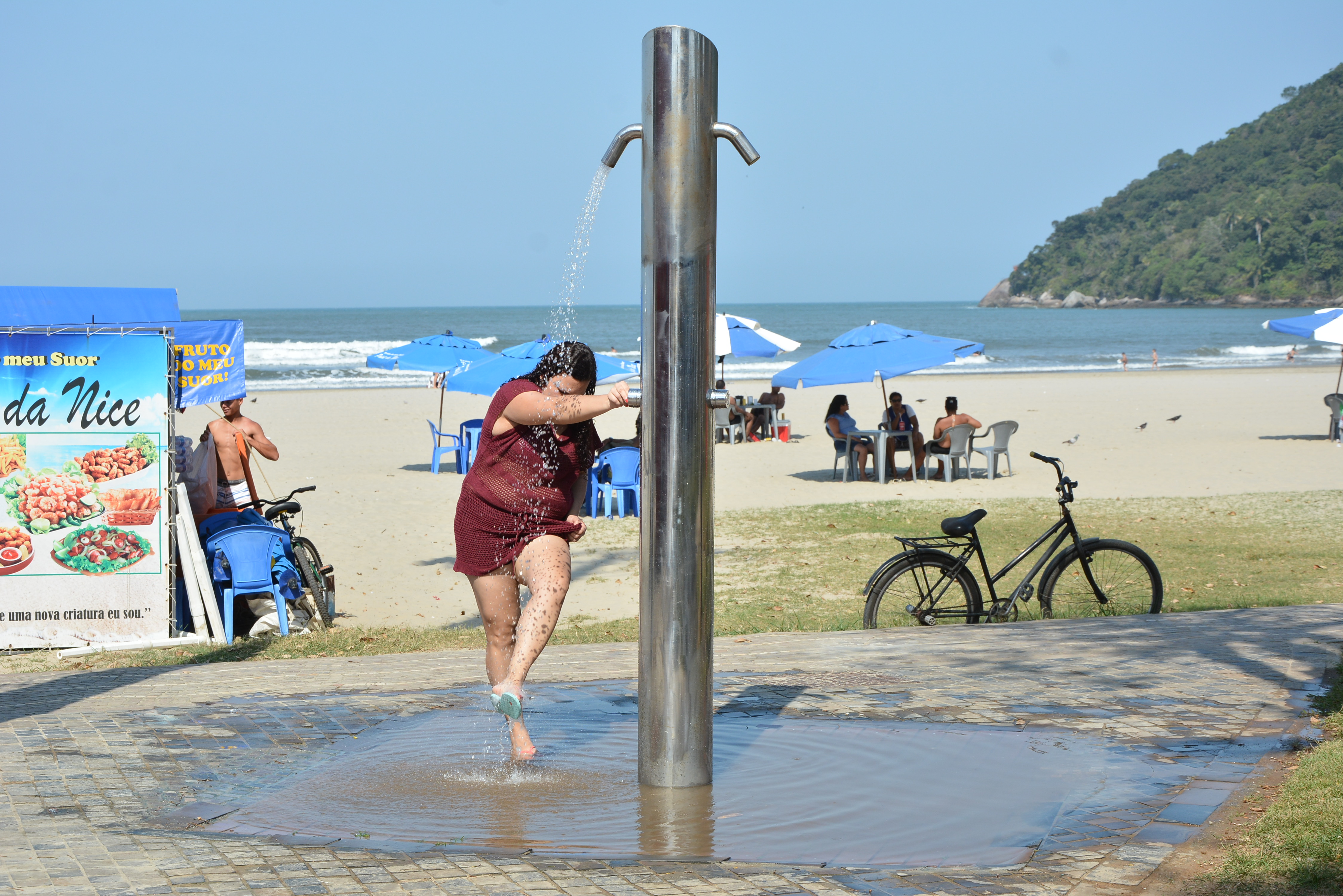 Prefeitura de Bertioga instalou novas duchas e banheiros na praia da Enseada