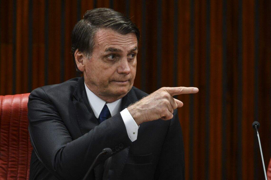 . Bolsonaro tem até o dia 15 de abril para decidir se mantém a regra ou se muda