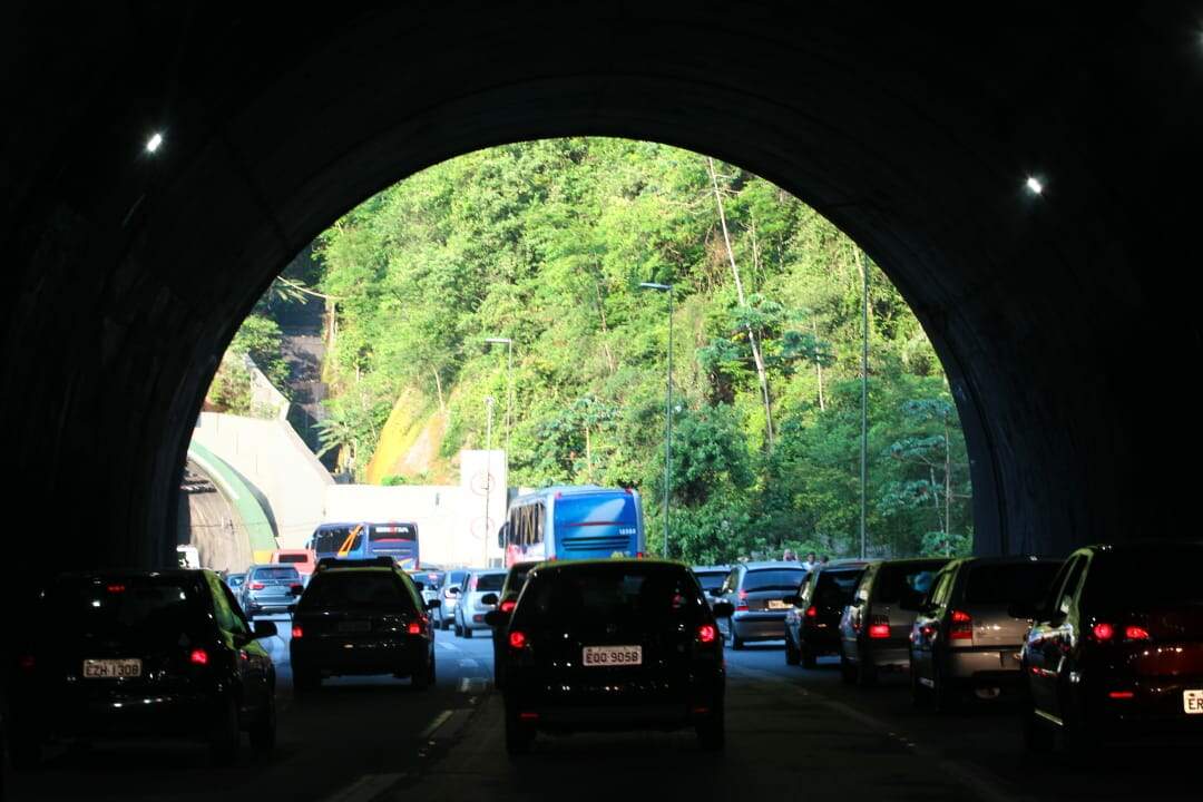 Subida à São Paulo pela Rodovia dos Imigrantes tem tráfego lento