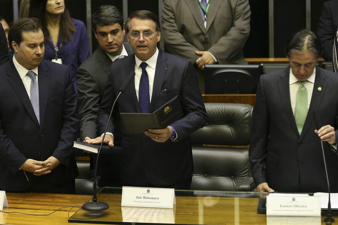 Bolsonaro, em cerca de dez minutos, anunciou, sem detalhar, que fará reformas estruturantes