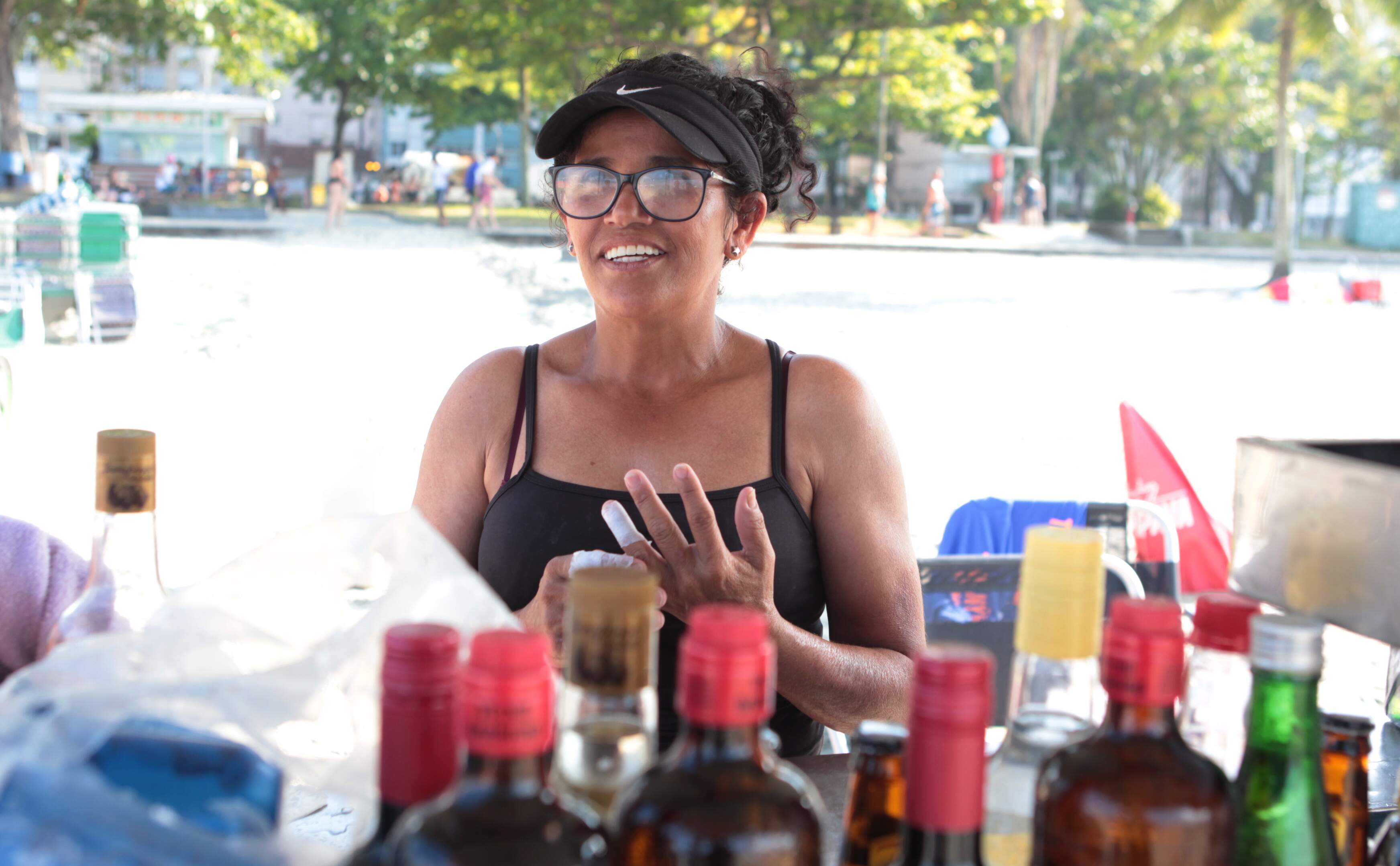 A ambulante Elenilda Carvalho Dias admite que os preços são elevados até o dia 1º, mas depois baixam