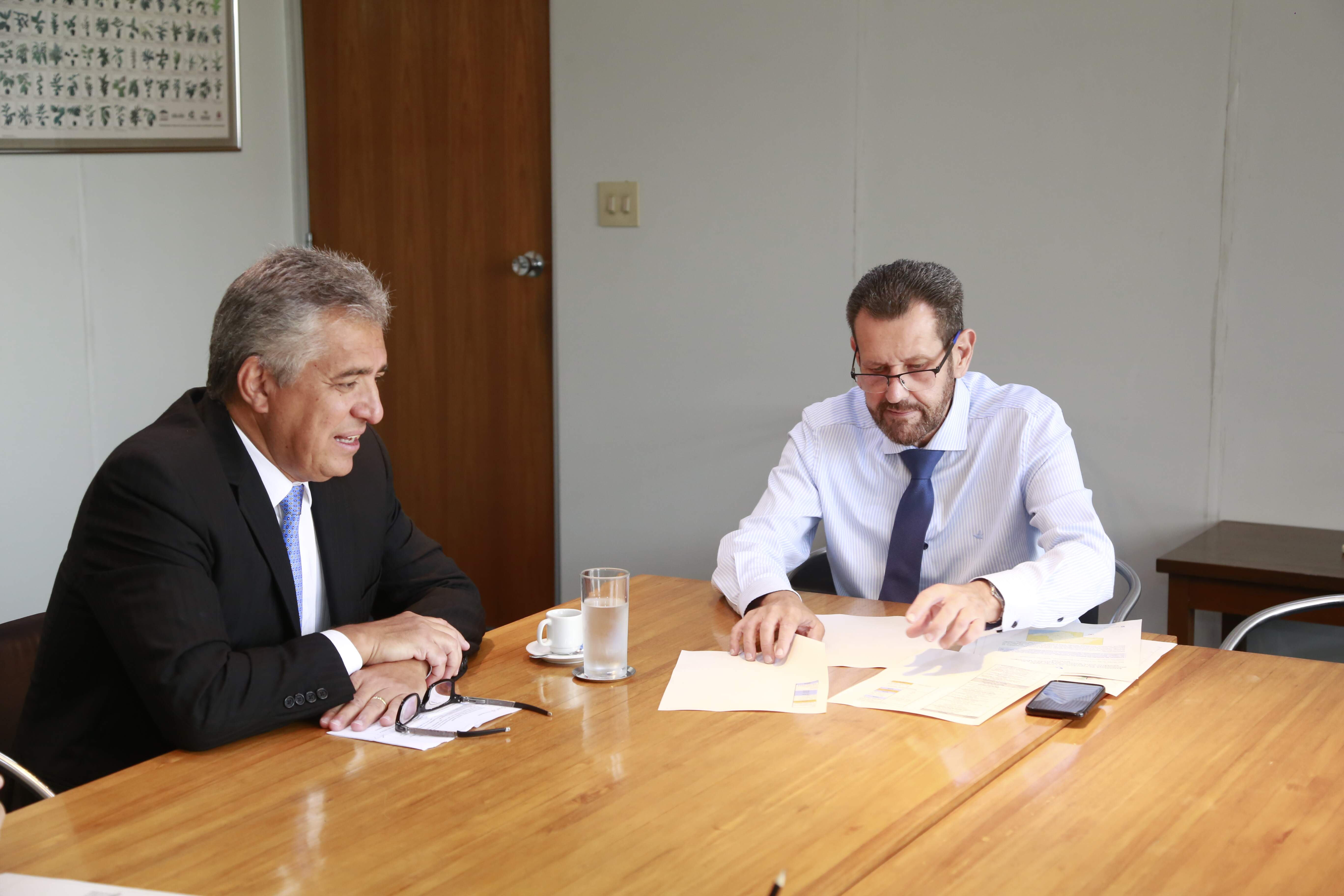 Reunião entre prefeito de Guarujá e representante da Sabesp foi realizada na última sexta-feira (4)