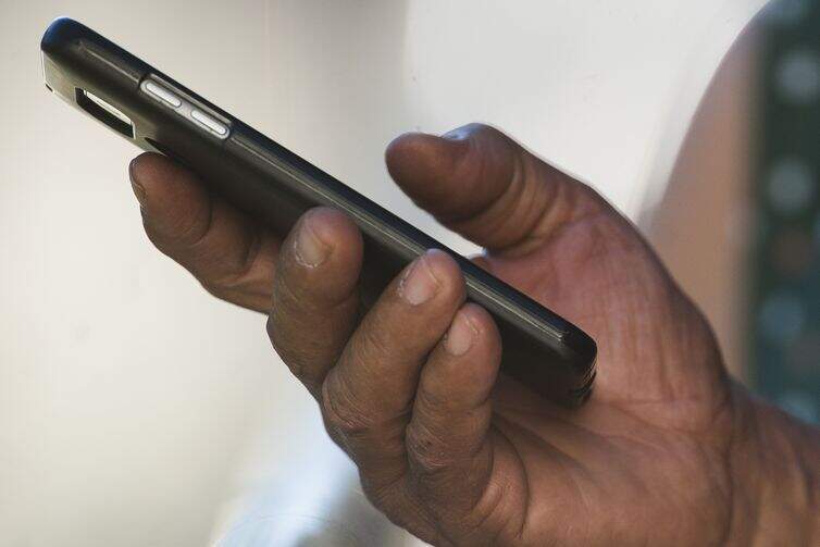 Senado decidiu que consumidor tem direito a celular reserva