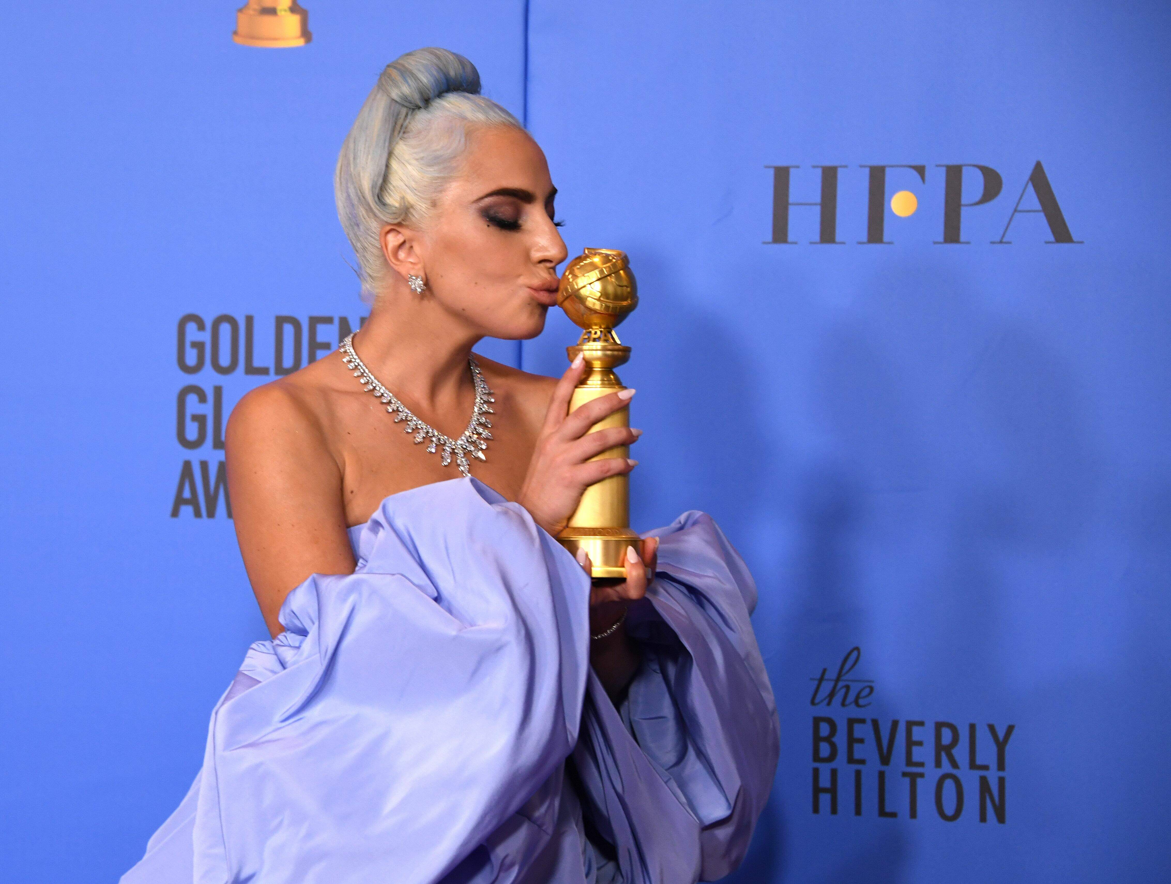 Lady Gaga leva prêmio de melhor música pelo filme 