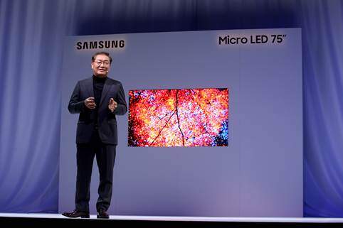 Um das TVs com Micro LED reveladas tem tela de 75 polegadas.