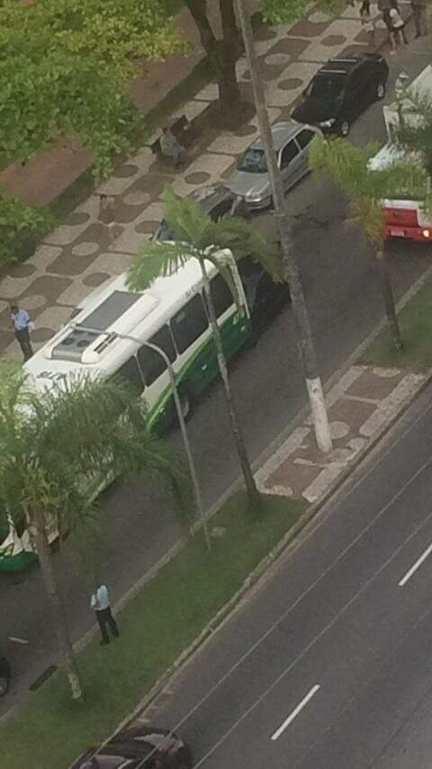Ônibus da linha 139 se envolveu em acidente em Santos