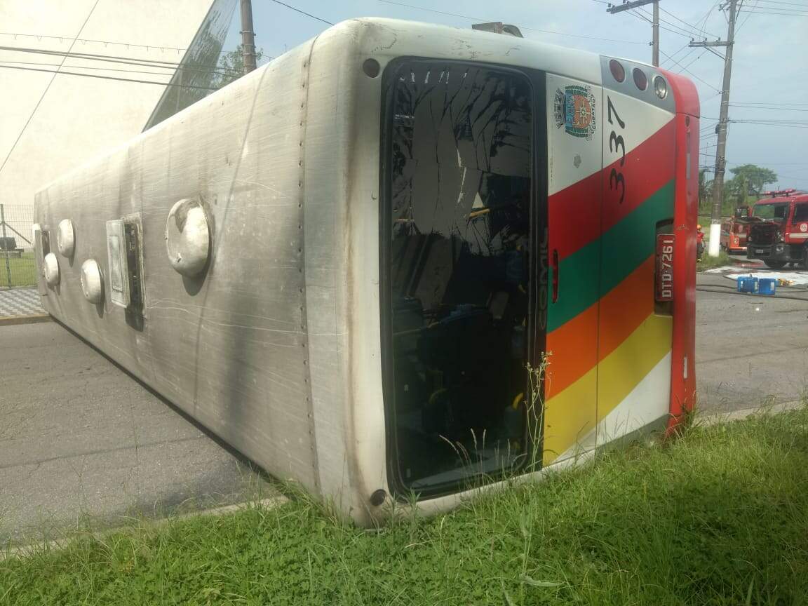 Ônibus da empresa Translíder não transportava passageiros no momento do acidente 