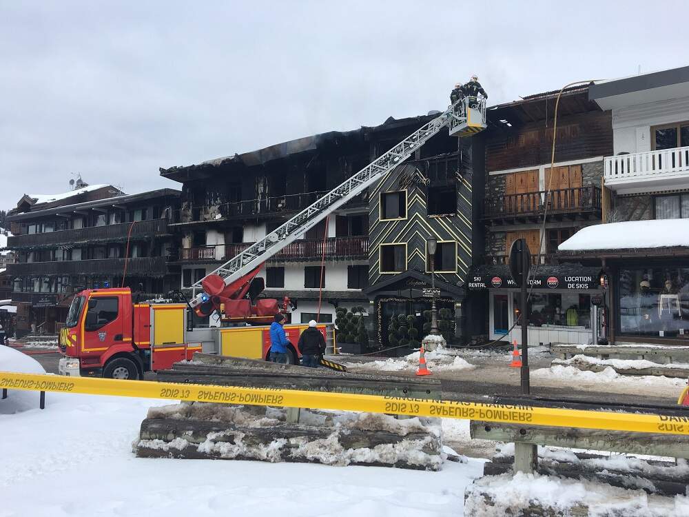 Incêndio começou no terceiro andar de um edifício onde dormem trabalhadores de vários hotéis