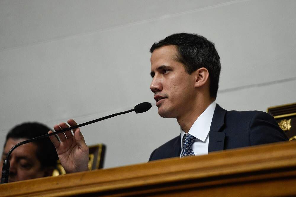 Em sessão legislativa na quinta-feira (22), Juan Guaidó, líder do parlamento, convocou protesto
