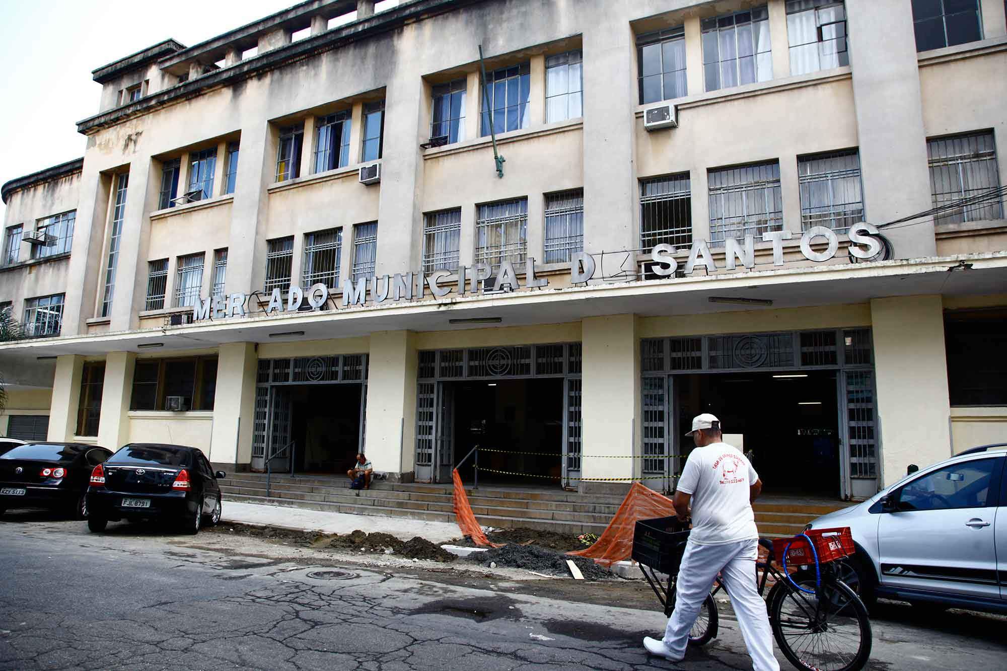 Mercado Municipal de Santos coleciona problemas