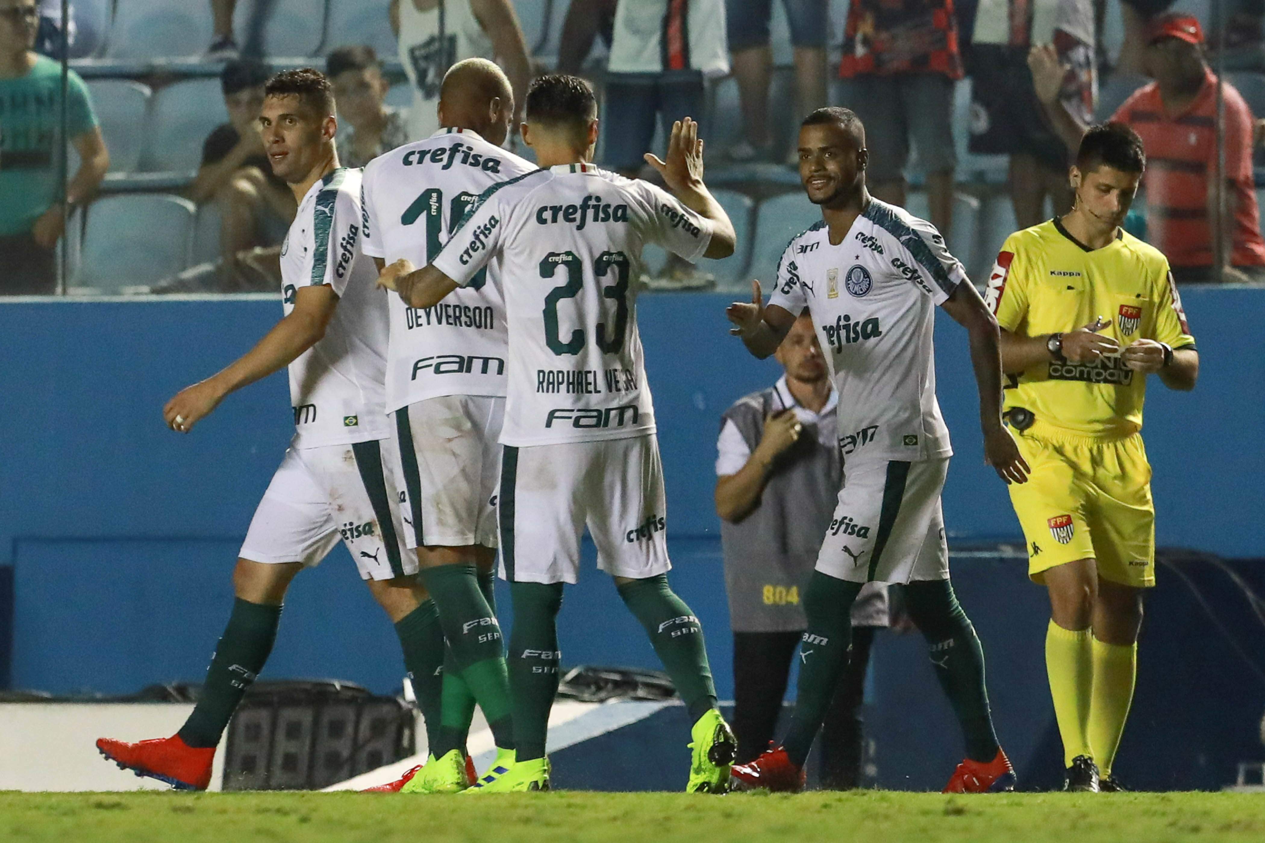 Logo com 1 minuto do segundo tempo, Felipe Pires marcou o gol que deu a vitória ao Palmeiras