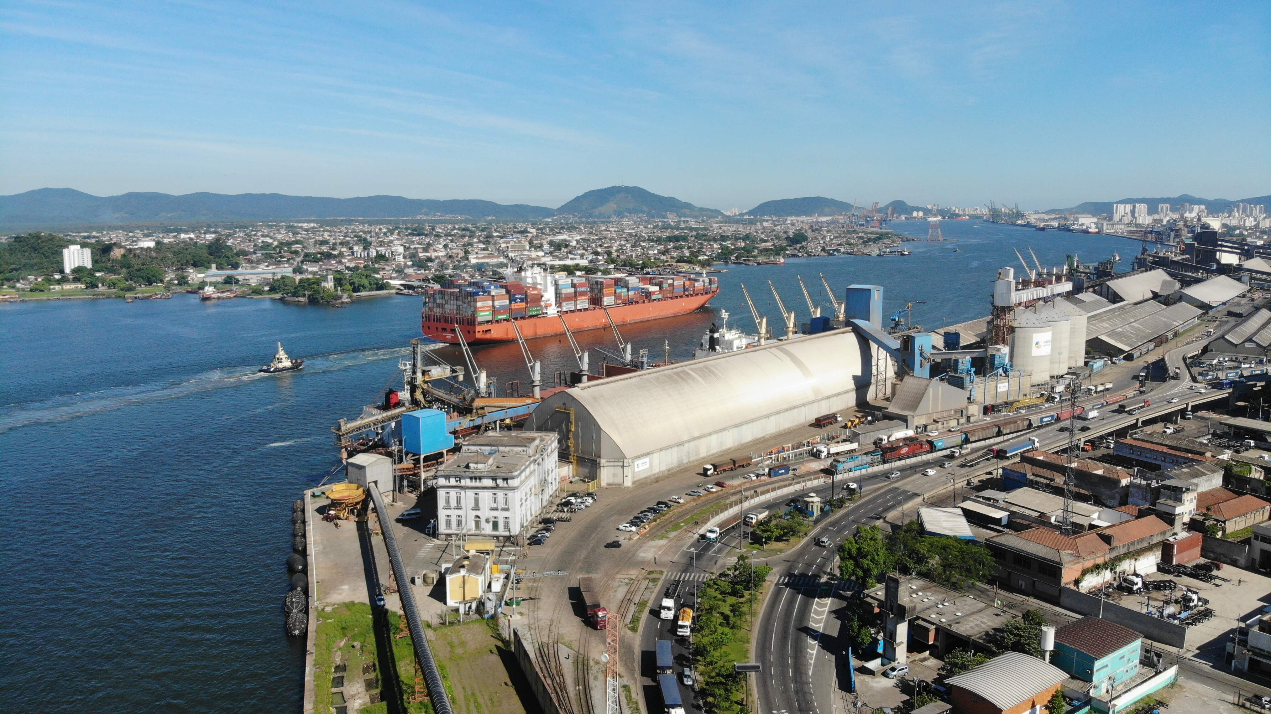 Porto de Santos oferece diversas vagas de emprego