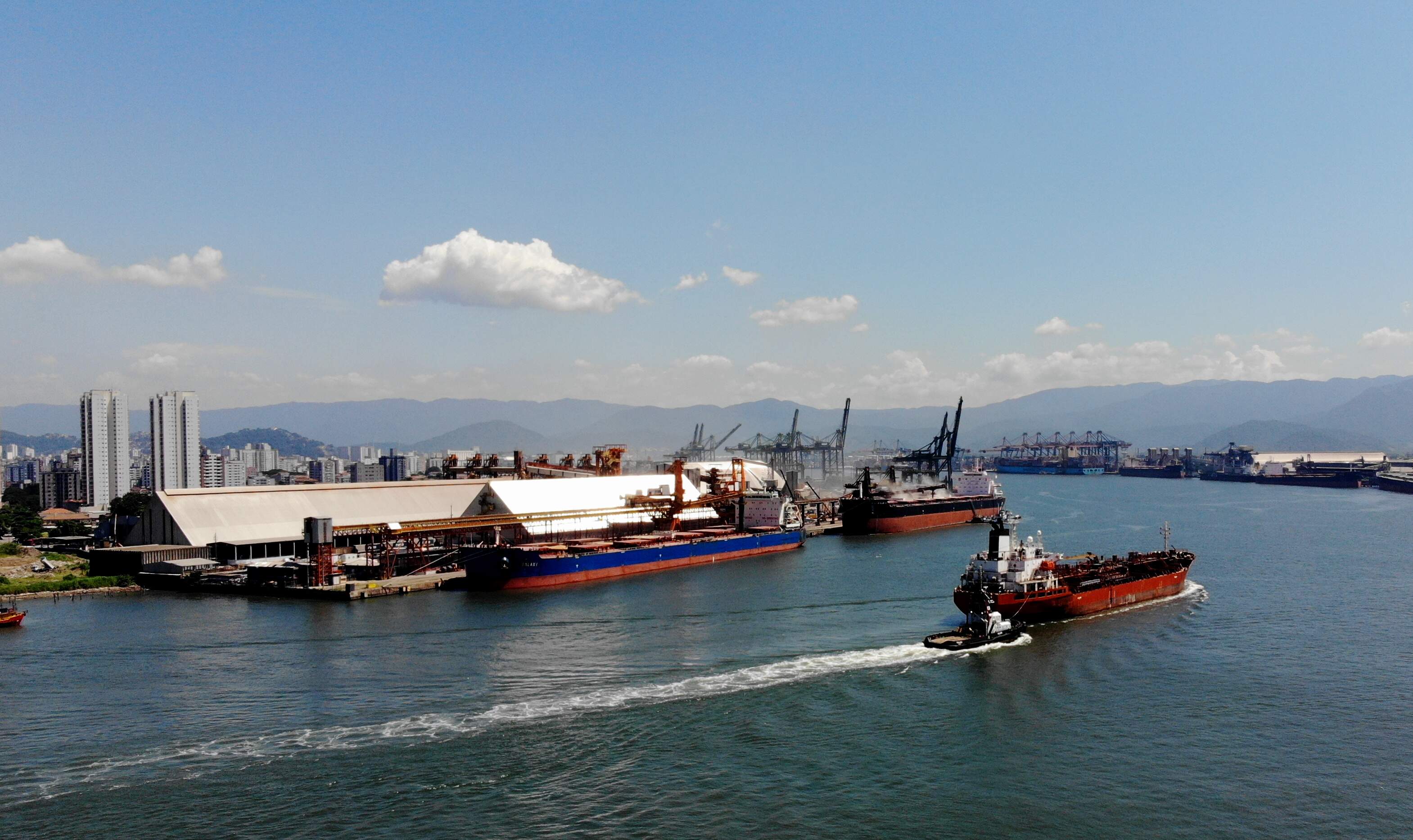 Navios no Porto de Santos