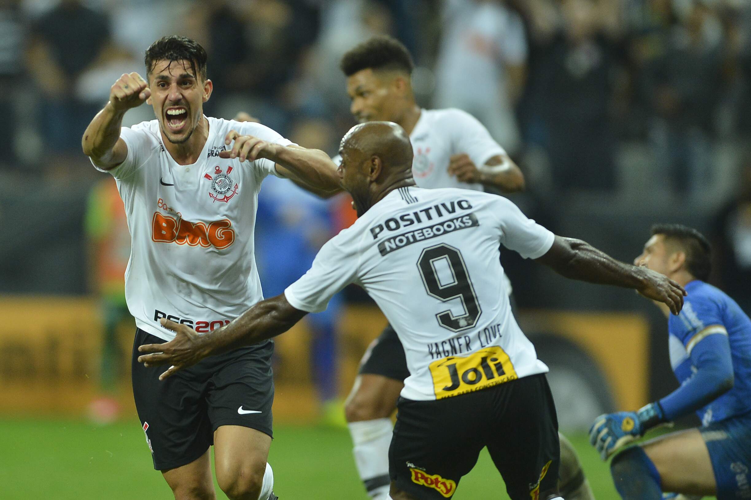 Depois de ficar em desvantagem, Corinthians conseguiu virada, venceu e avançou na Copa do Brasil
