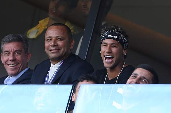 Neymar pai garante que filho não vai sair do PSG