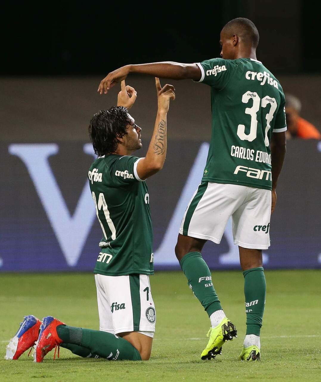 Em seu primeiro jogo como titular do Palmeiras, Ricardo Goulart marcou dois gols