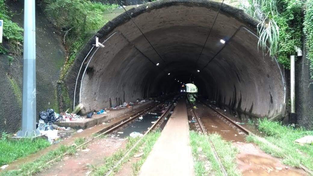 Laterais do túnel do VLT costumam ser ocupadas por moradores de rua e usuários de drogas