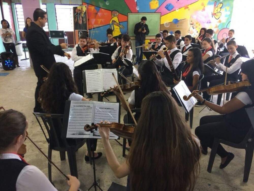 Programa Cubatão Sinfonia incentiva jovens a estudarem a música instrumental e estilos de dança