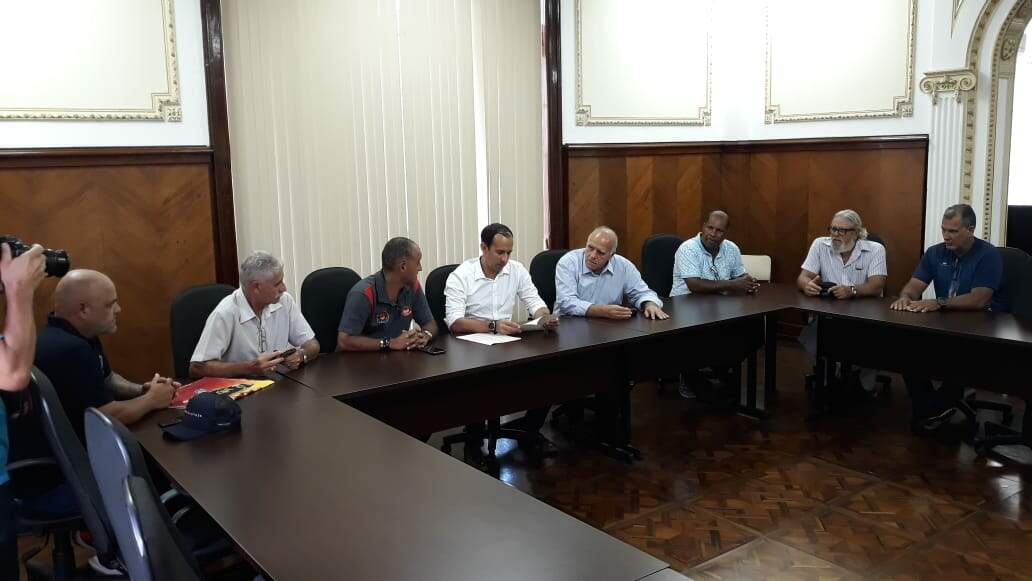 Sindicalistas participaram de reunião na Prefeitura de Santos para pedir apoio na causa 