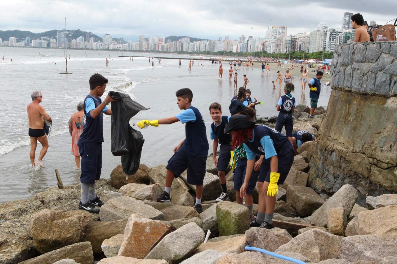 No sábado (21), a partir das 8h, haverá o Clean up Day para recolher lixo da praia