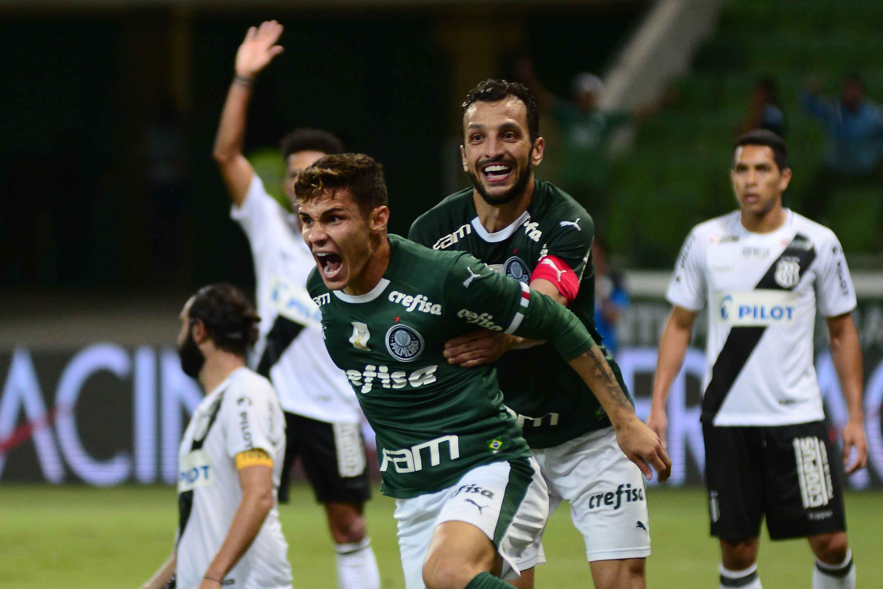 Um dos reservas que aproveitaram chance de jogar, Raphael Veiga marcou o gol da vitória do Verdão