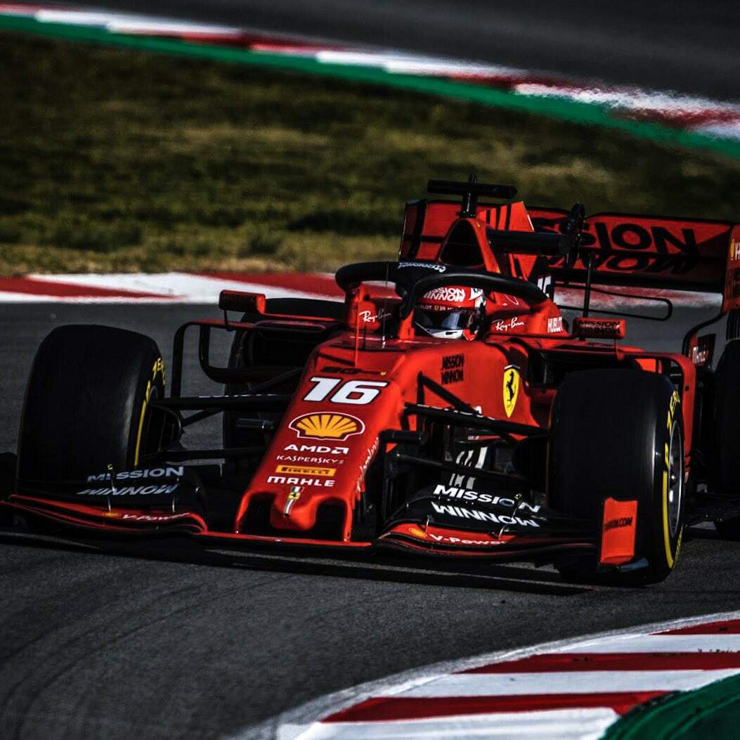  Leclerc viu seu companheiro de Ferrari, Sebastian Vettel, confirmar o bom desempenho 