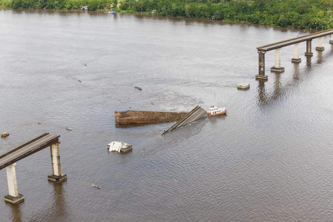 Segundo o Governador do Pará, pelo menos cinco pessoas estão desaparecidas na queda da ponte