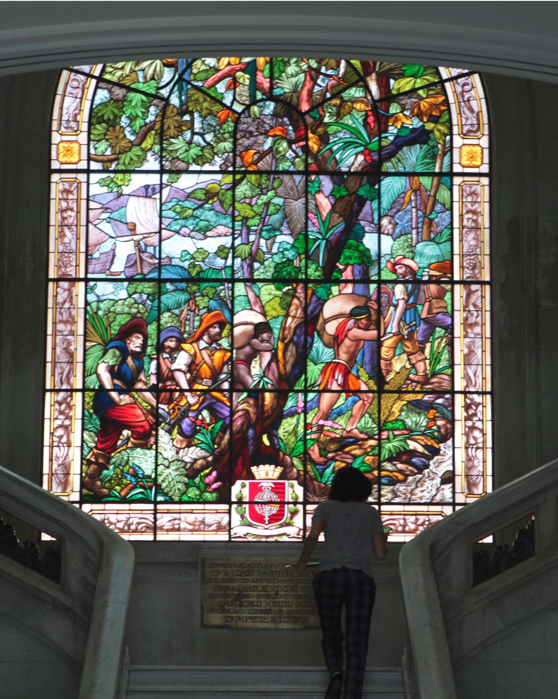 Os vitrais, com motivos da História de São Paulo e do Brasil, são uma das riquezas do palácio