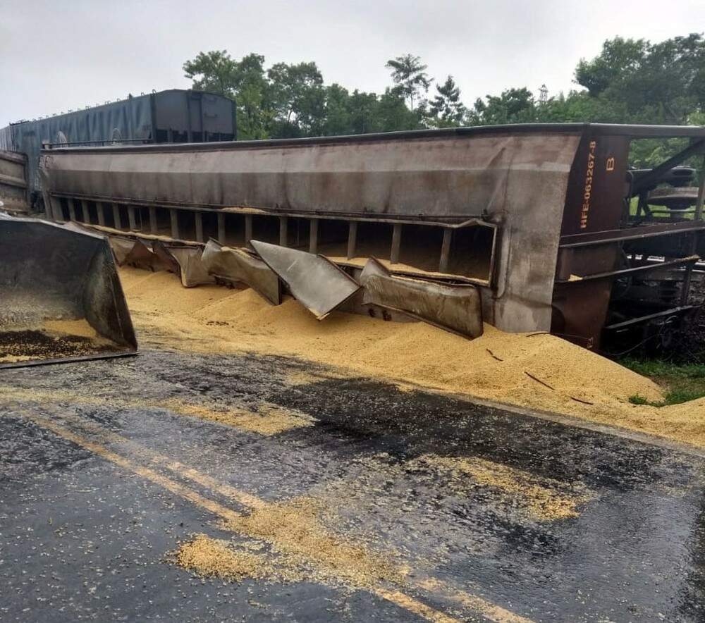 Descarrilamento de trem espalhou toneladas de soja no Porto de Santos