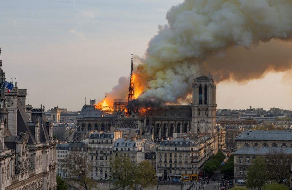 Conexão França: Notre-Dame e os Miseráveis