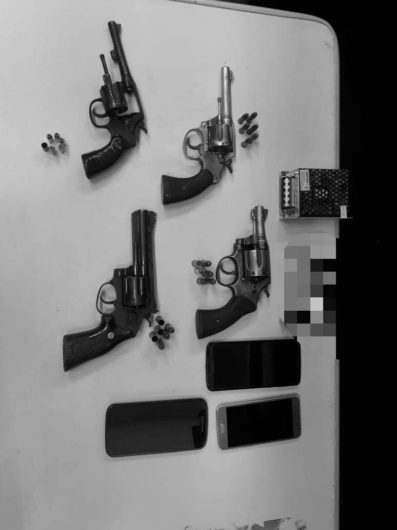 Armas utilizadas pelo bando no roubo, três calibre 38 e um 32