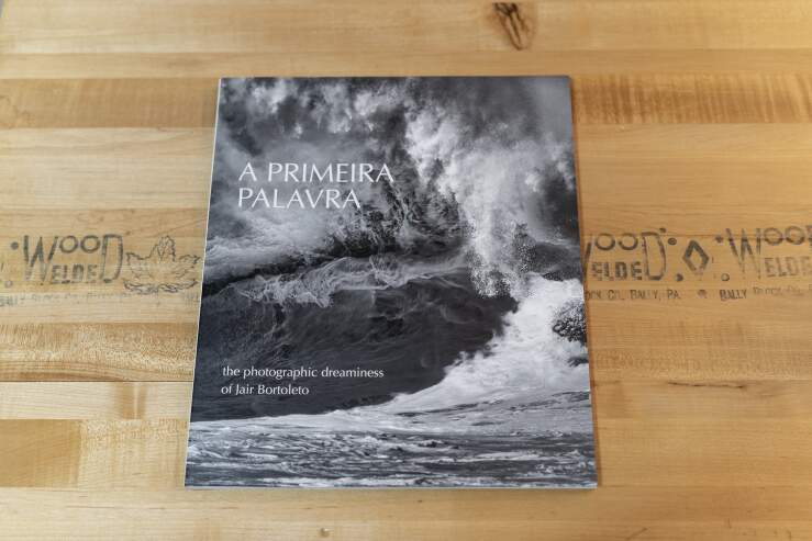Santista lança livro de fotografias sobre surfe em Nova Iorque